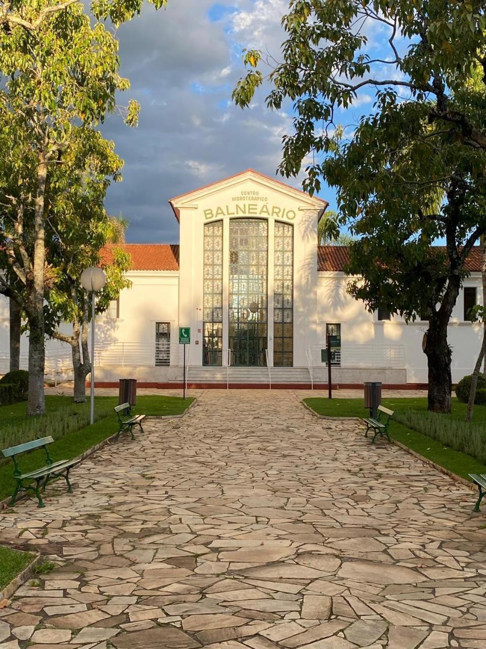 Edificio Na Rua Do Parque Aguas