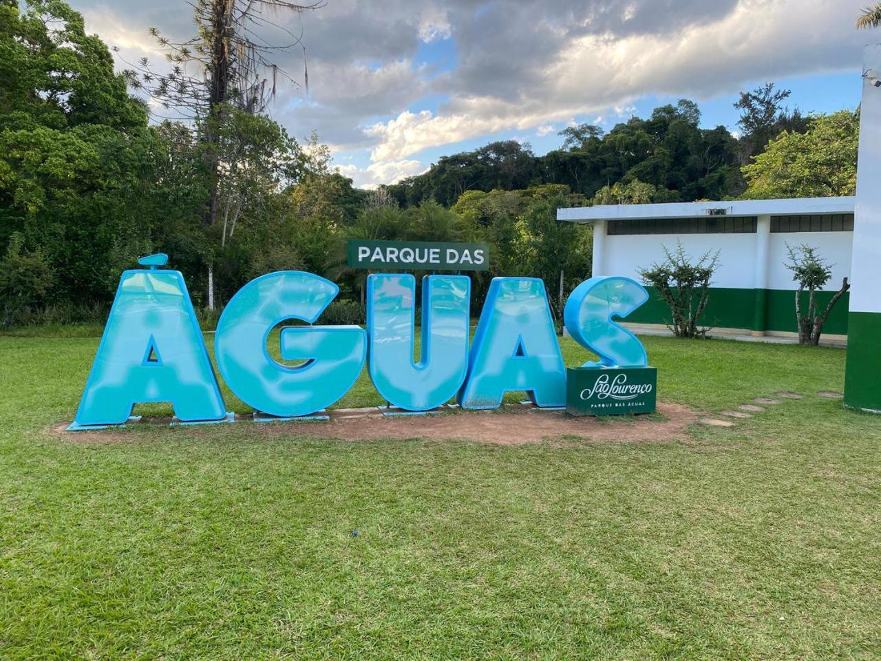 Edificio Na Rua Do Parque Aguas